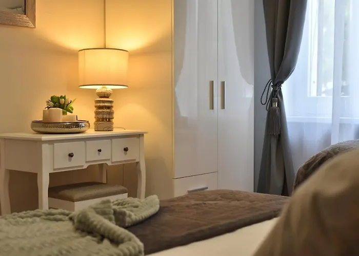 Center - Directly On The Sea *