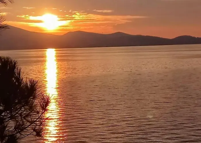 Center - Directly On The Sea